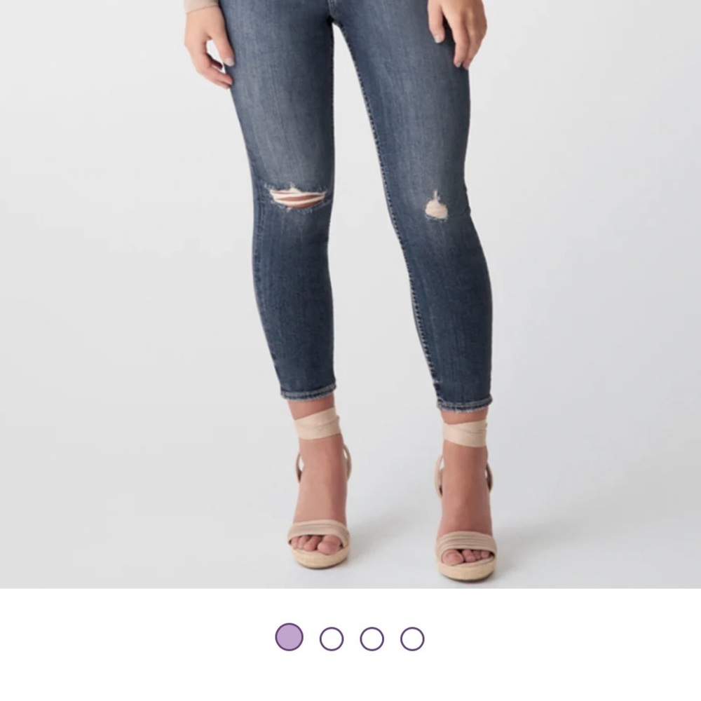Silver Jeans Women's Distressed cropped Skinny Jeans